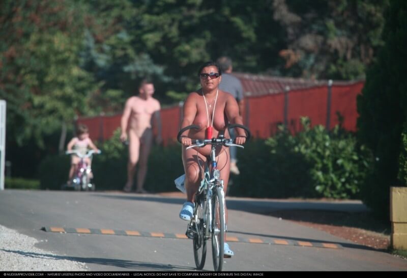 [NwDL] Naturists Road Biking pics