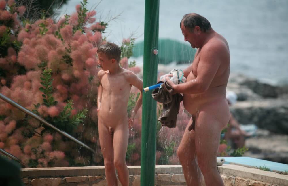 [NwDL] Naturist Shower Profiles pics