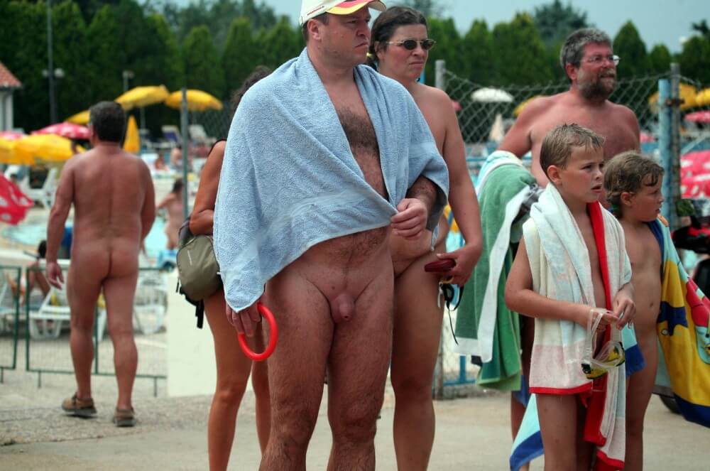 [NwDL] Naturist Pool Resort Exits photos