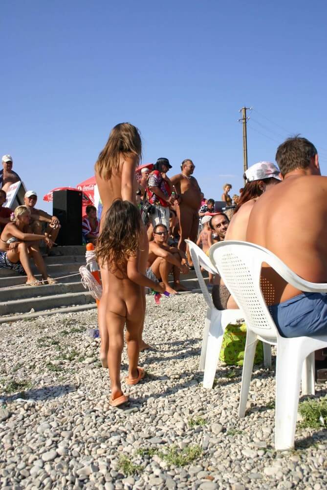 [NwDL] Naturist Standing Sideline