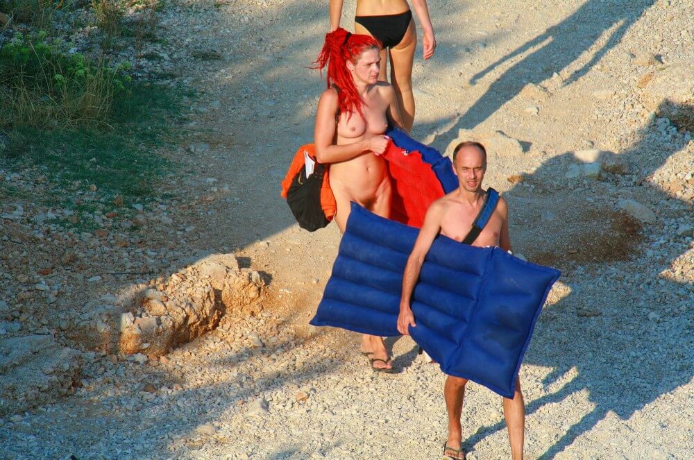 [NwDL] Ula FKK Red Hairstyle Girl pics