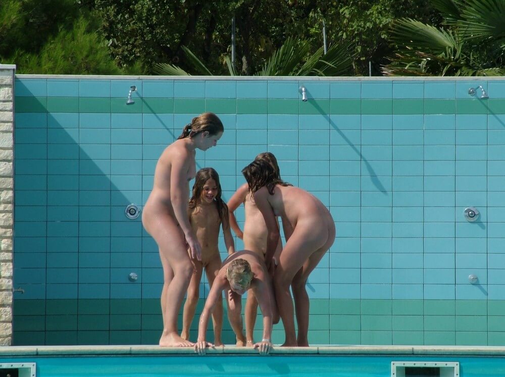 [NwDL] FKK Outdoor Children Pool pics