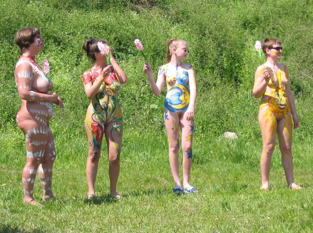 [NwDL] Family String-Apple Game Pics