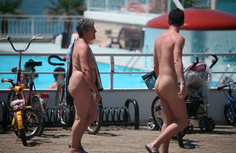 [NwDL] Sun-Soaked Sidewalk pics