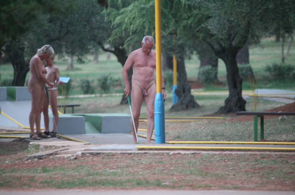 [NwDL] Mini-Golf Nude Participants pics