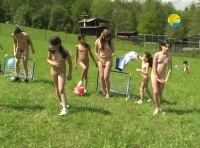 [NwDL] Naturist Freedom: Slide in the Summer