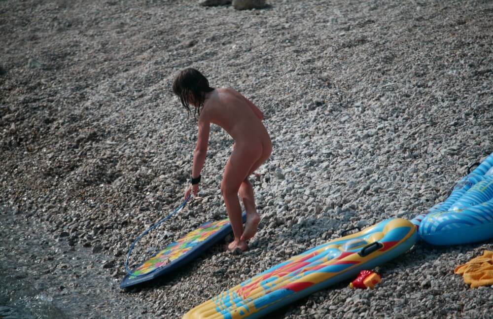[NwDL] Naturist Surf Board Glides pics