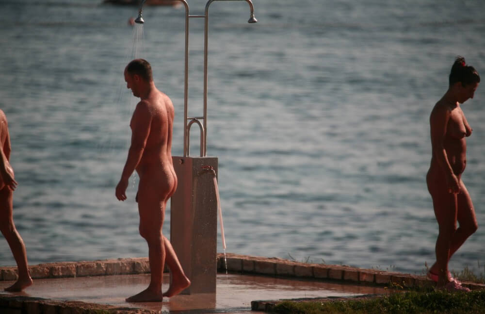 [NwDL] Naturist Shower at Dusk pics