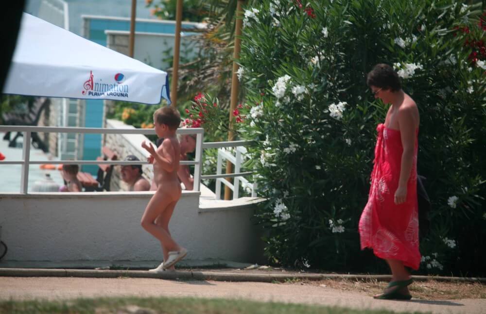 [NwDL] Naturist Pool Walkaround pics