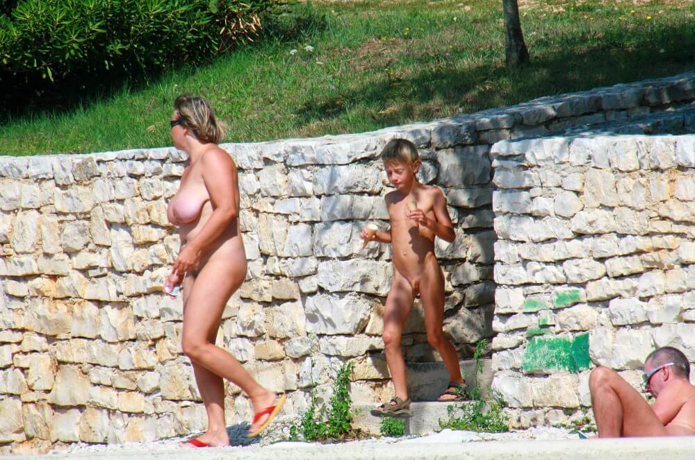 [NwDL] Ula FKK Wall-Side Families pics