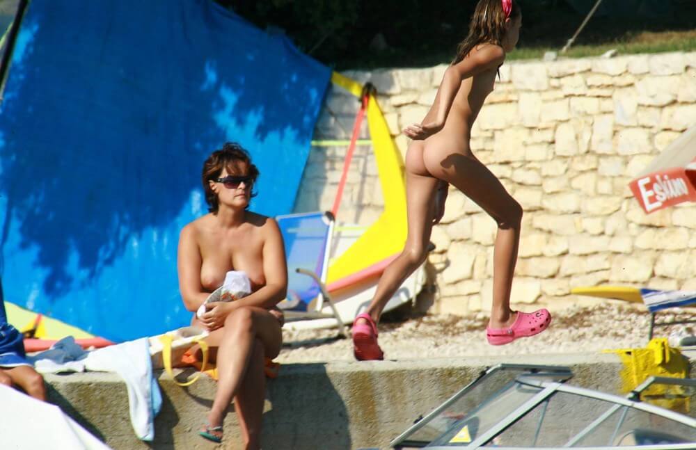 [NwDL] Bright Day Sun Tanning pics