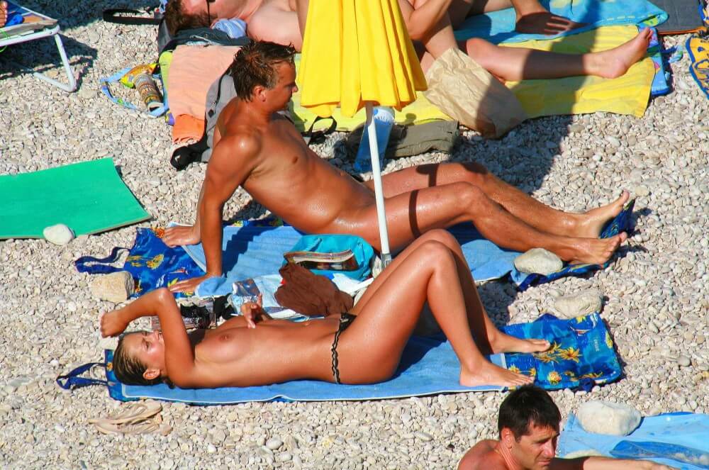 [NwDL] Ula FKK Bikini Couples Day pics