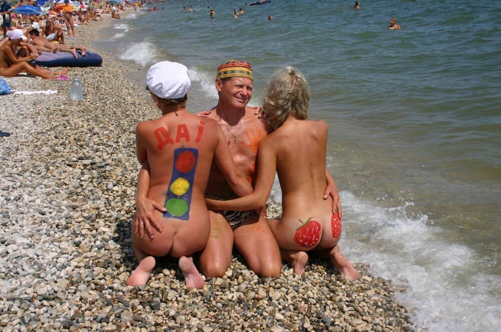 [NwDL] Bold Outdoor Nude Poses pics