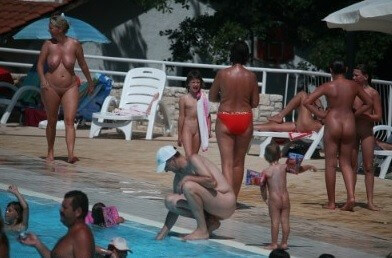 [NwDL] Enjoying The Sunny Pool gallery