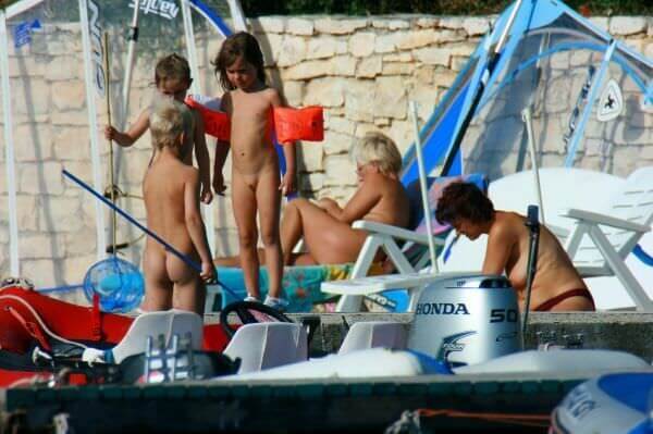 [NwDL] By the boat photos