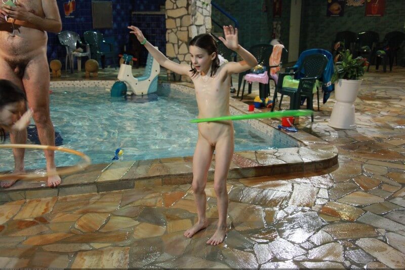 [NwDL] Naturist club games pool photos