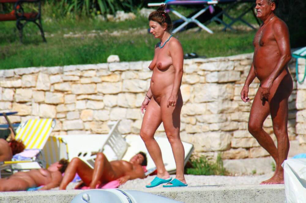 [NwDL] Ula FKK Wall-Side Passby photos