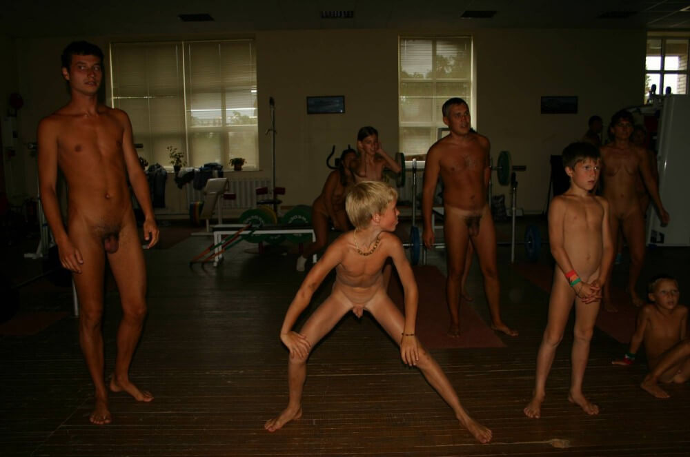 [NwDL] Family Gym Nudist Stretch pics