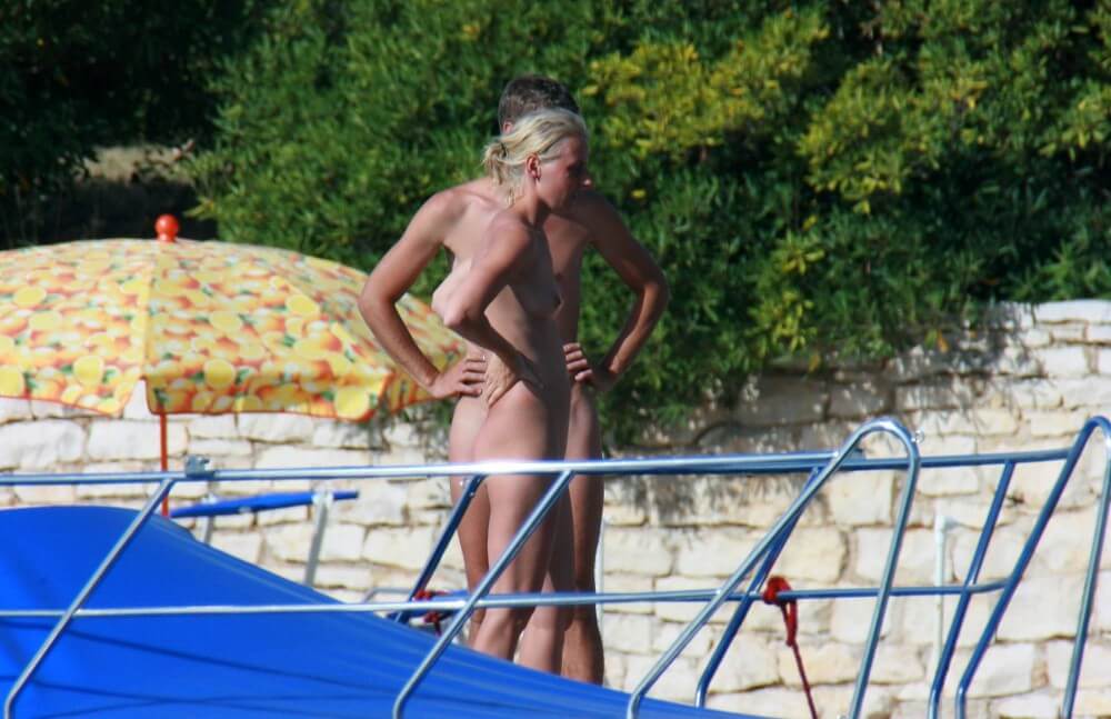 [NwDL] Casual Beachside Strolling pics