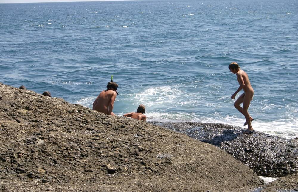 [NwDL] Leaning Against Hit Rocks pics