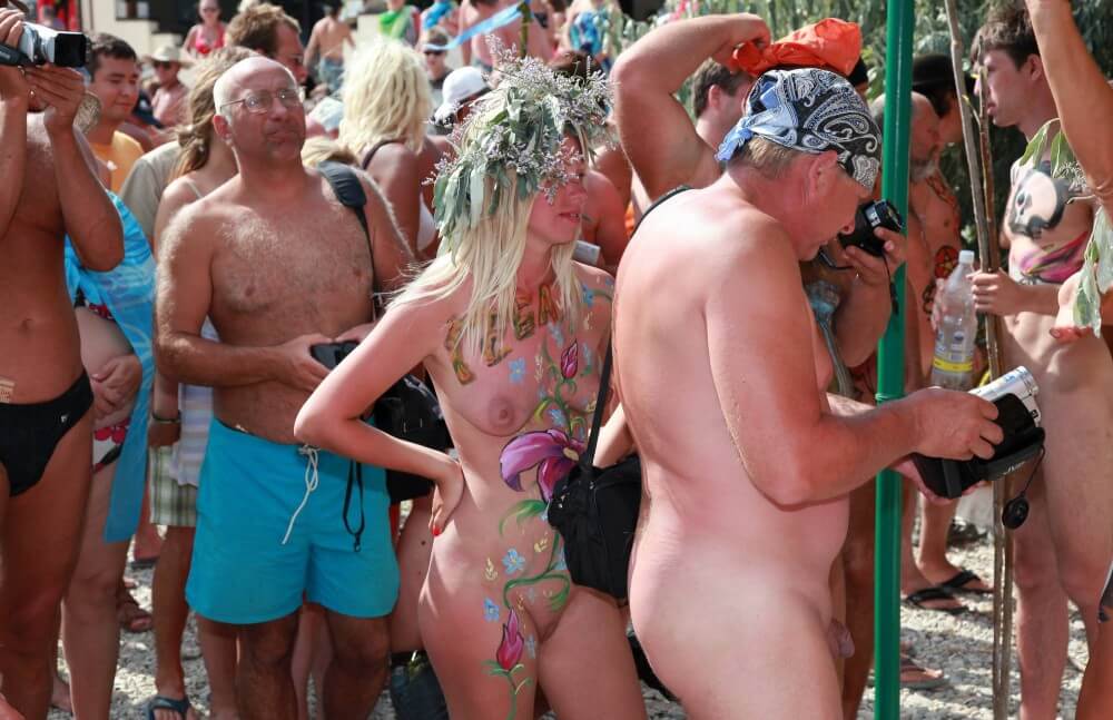 [NwDL] Neptune Painting Couple pics